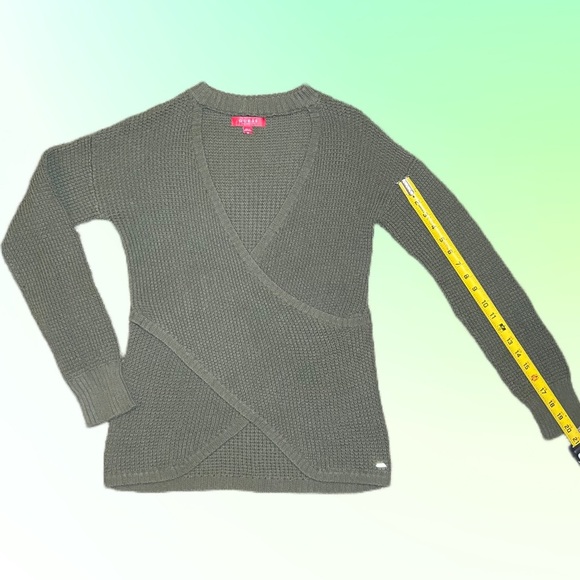 Guess • Medium • Green Long Sleeve Choker Knit Top - Picture 4 of 10